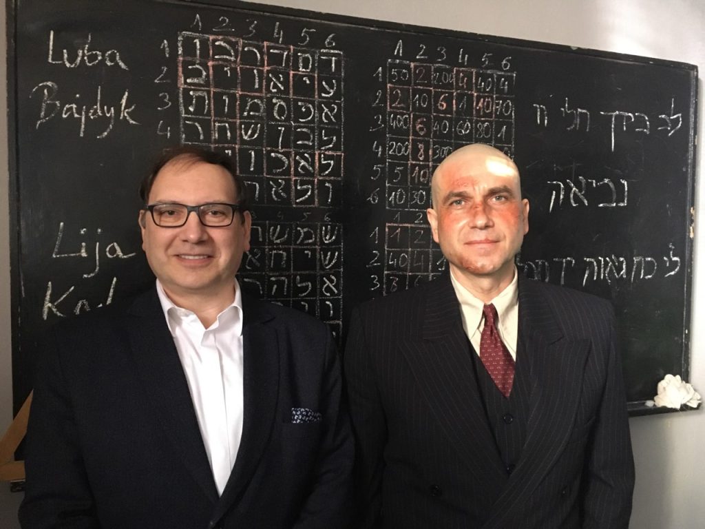 Dr Krzysztof Morta (konsultant naukowy) i Marcin Dorociński (odtwórca roli Edwarda Popielskiego) na planiesuperprodukcji Netfliksa i TVP Erynie (reż. Borys Lankosz) 2020r.